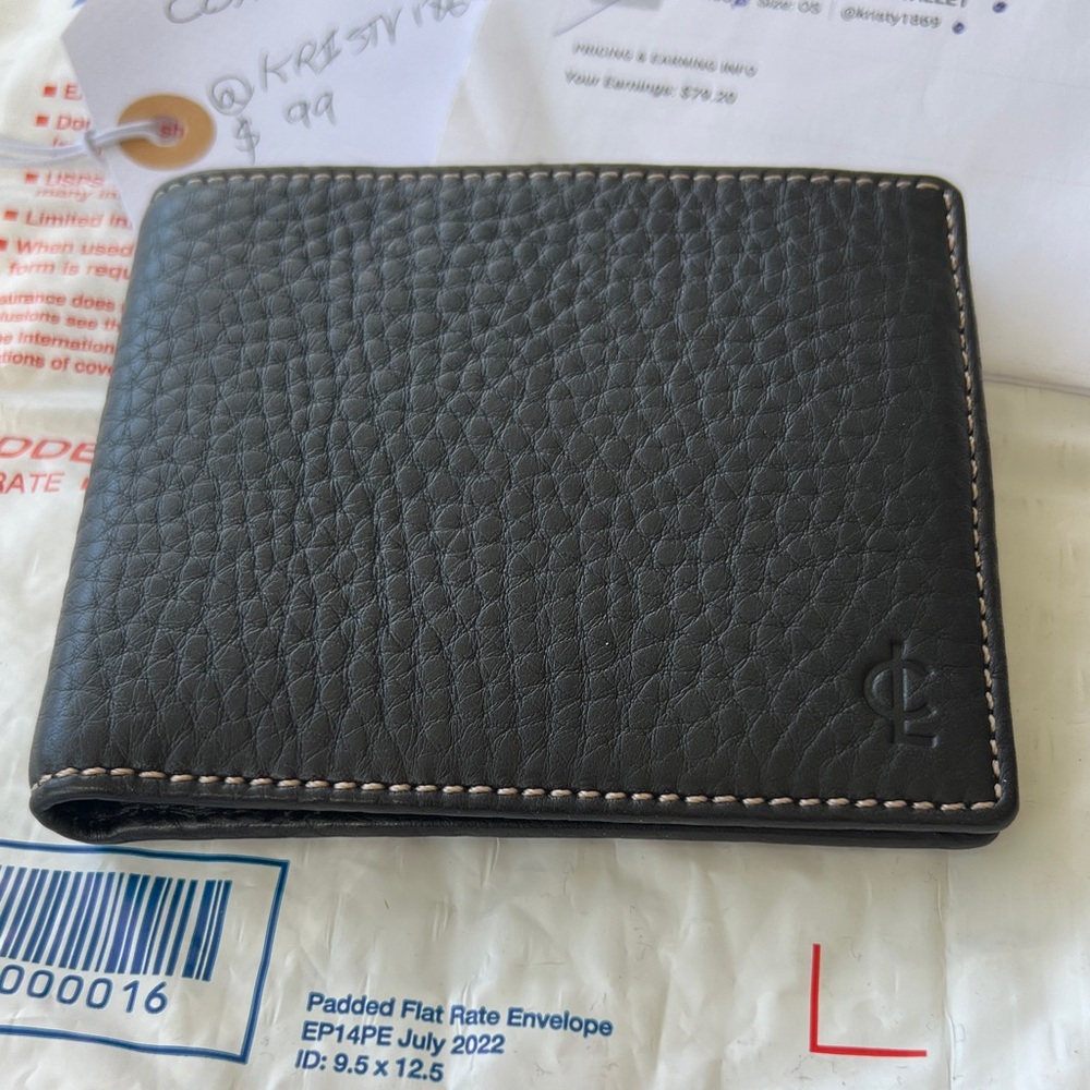 Coach Black Leather Card Holder, brand new, never used. It’s beautiful 🤩